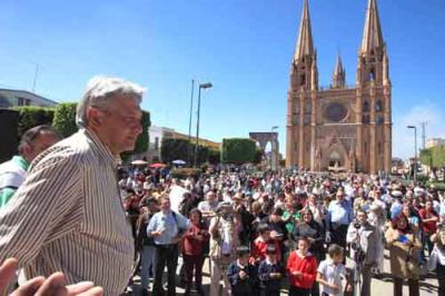 El Lic. Andrés Manuel López Obrador Presidente Legítimo de México ahora está de gira por municipios de Jalisco