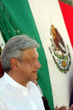 El Lic. Andrés Manuel López Obrador Presidente Legítimo de México declaró que es un circo lo que hace fecal, muy bien dicho, así se habla