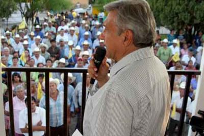 El Lic. Andrés Manuel López Obrador Presidente Legítimo de México ahora está de gira por municipios de Sonora