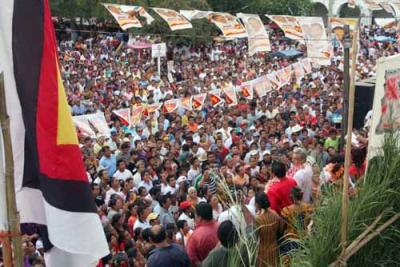 El Lic. Andrés Manuel López Obrador Presidente Legítimo de México ahora está de gira por municipios de Oaxaca
