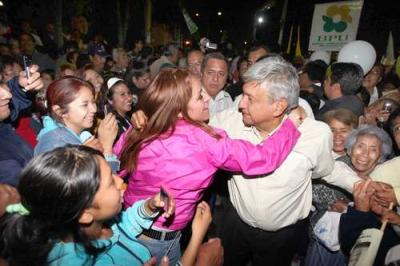 El Lic. Andrés Manuel López Obrador Presidente Legítimo de México ahora está de gira por delegaciones del DF