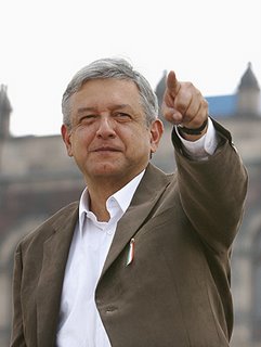 El Lic. Andrés Manuel López Obrador Presidente Legítimo de México ahora está de gira por municipios de Durango