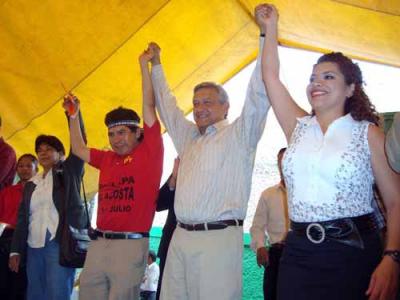 El Lic. Andrés Manuel López Obrador Presidente Legítimo de México ahora está de gira por la delegacion Ixtapalapa del DF