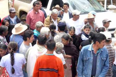 El Lic. Andrés Manuel López Obrador Presidente Legítimo de México ahora está de gira por 400 Municipios de Oaxaca